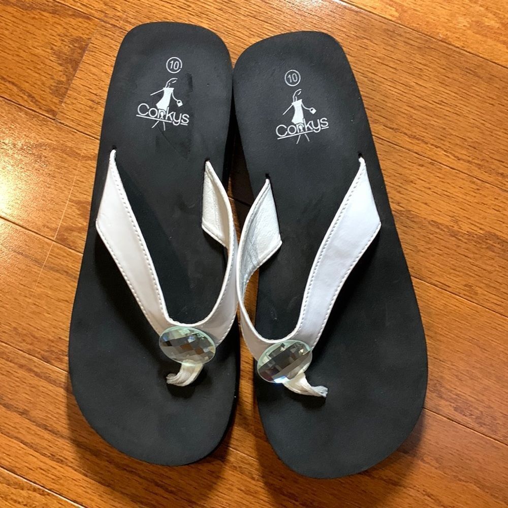 Corey's Size 10 patent leather flip flops like new w/large sequin detail